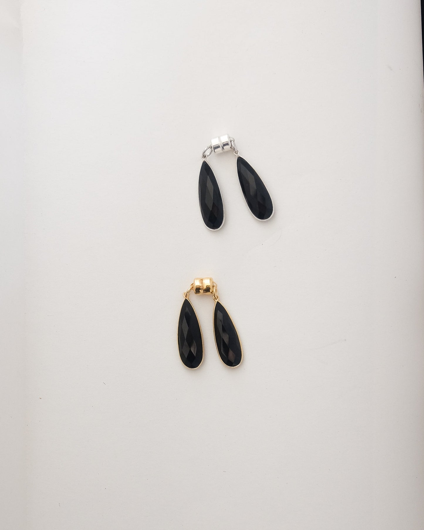 MAGNETIC ONYX