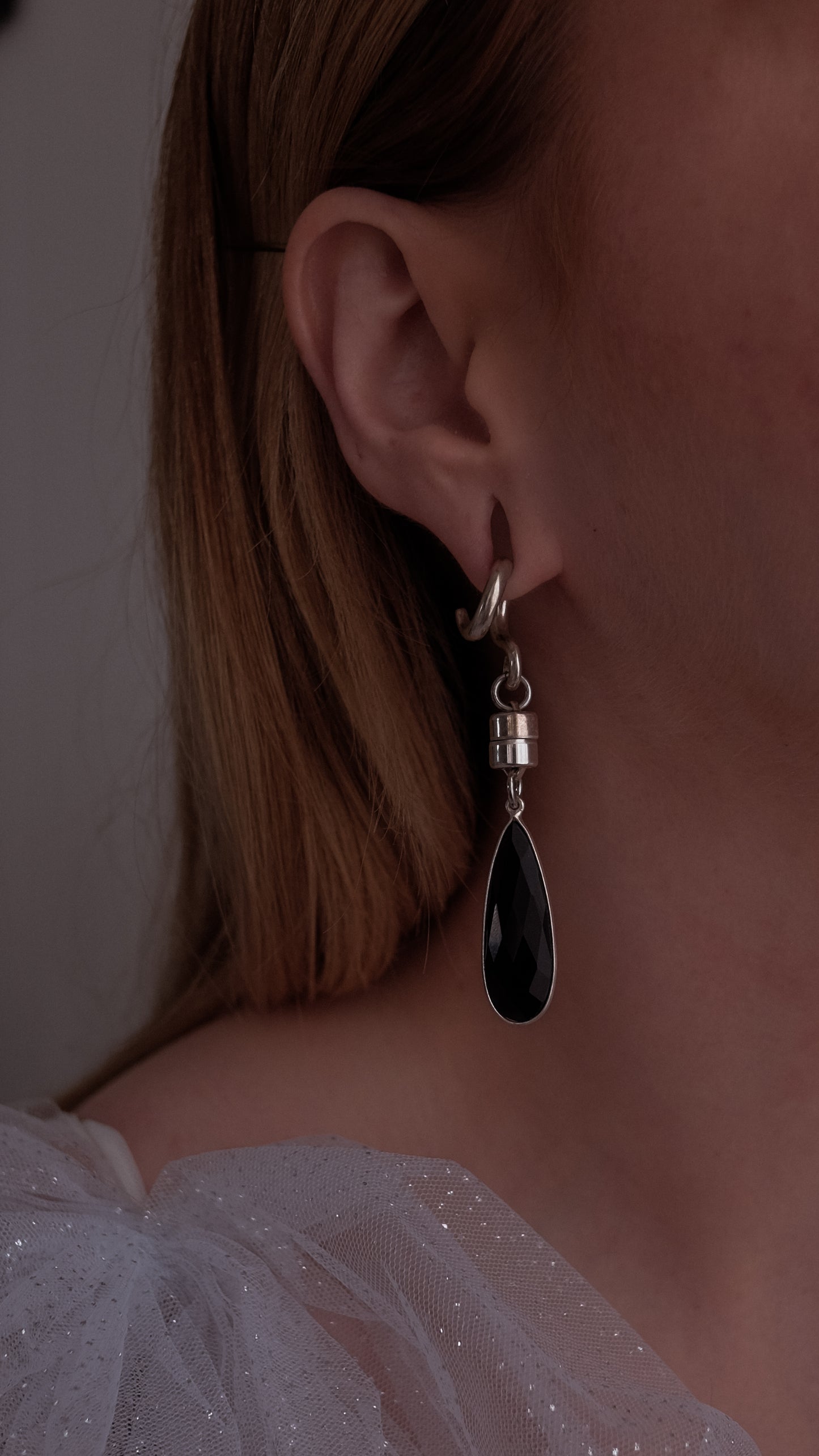 MAGNETIC ONYX