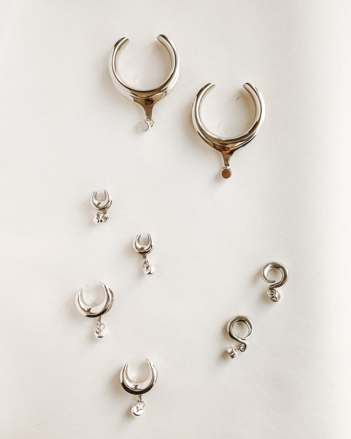 Magnetic White Brass Saddles