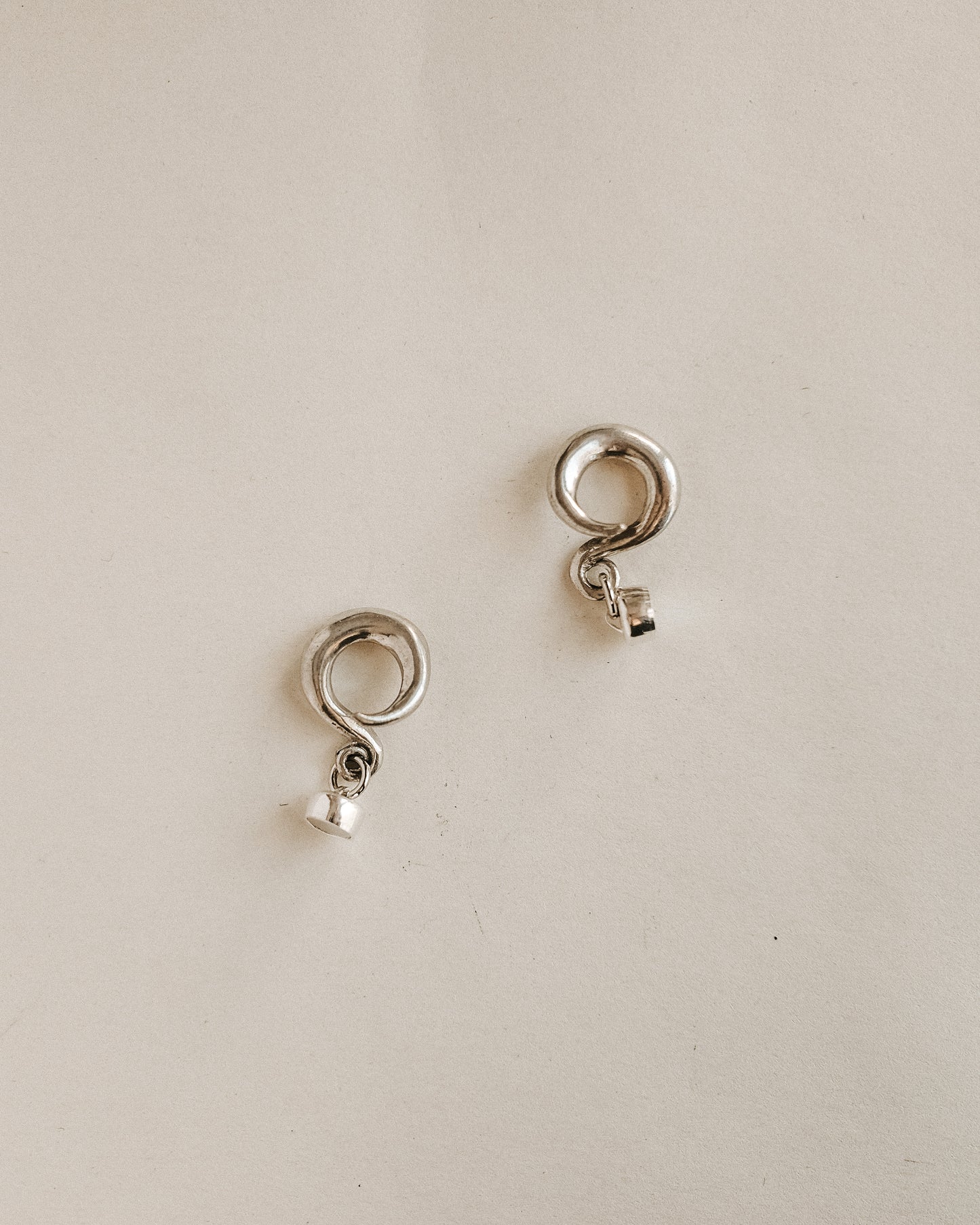Magnetic White Brass Saddles