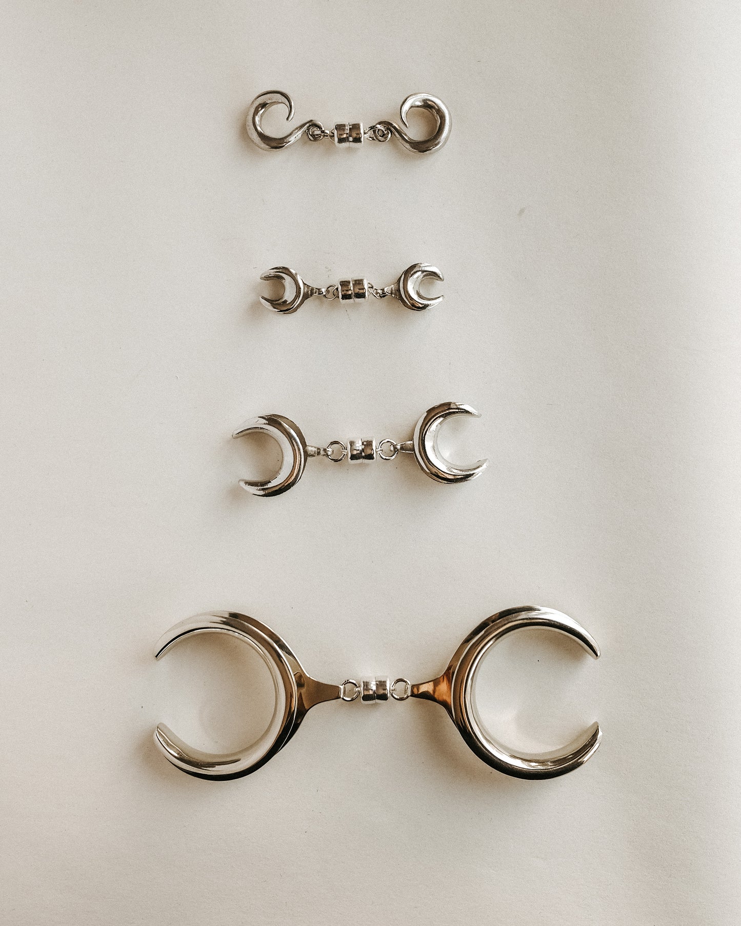 Magnetic White Brass Saddles