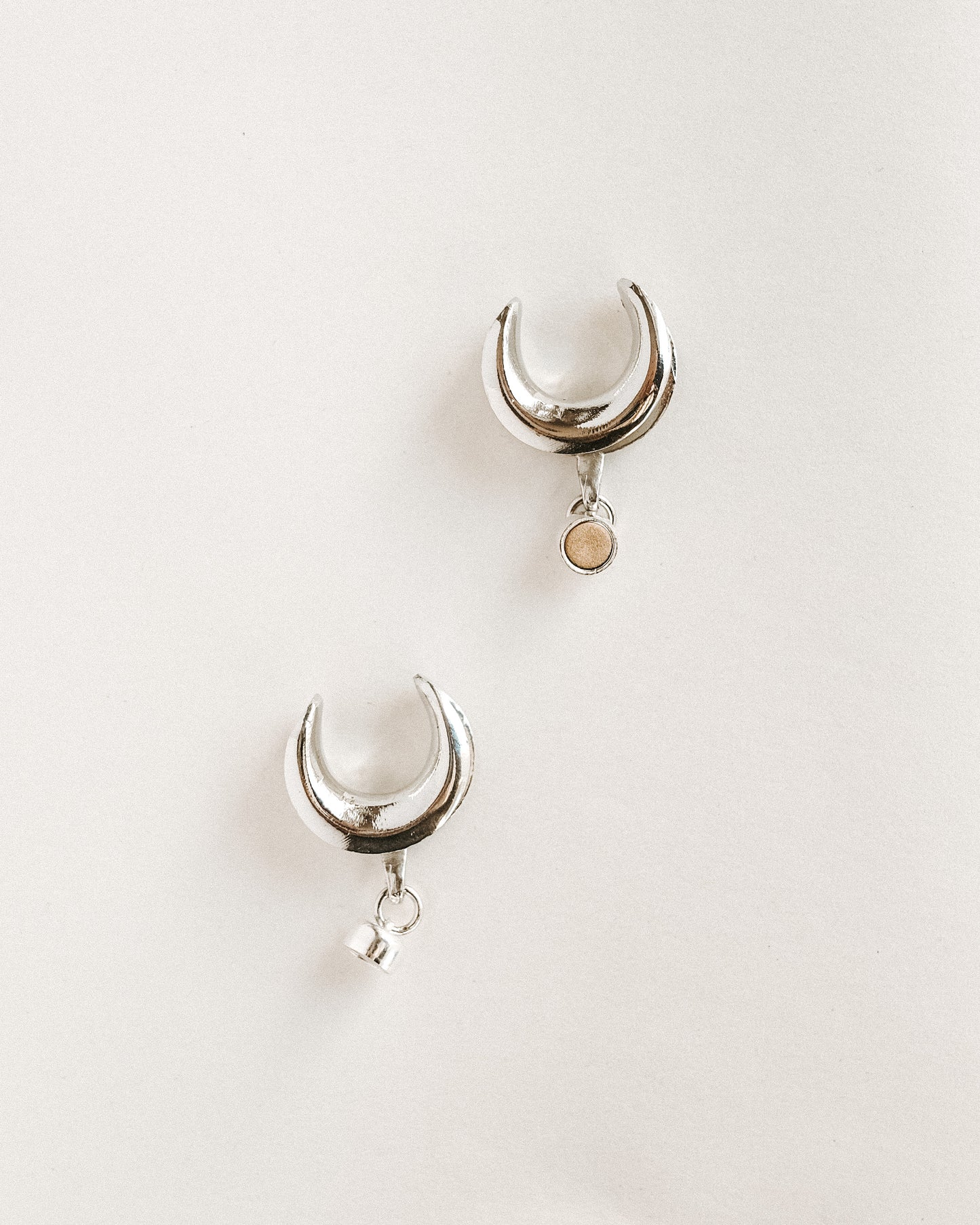 Magnetic White Brass Saddles