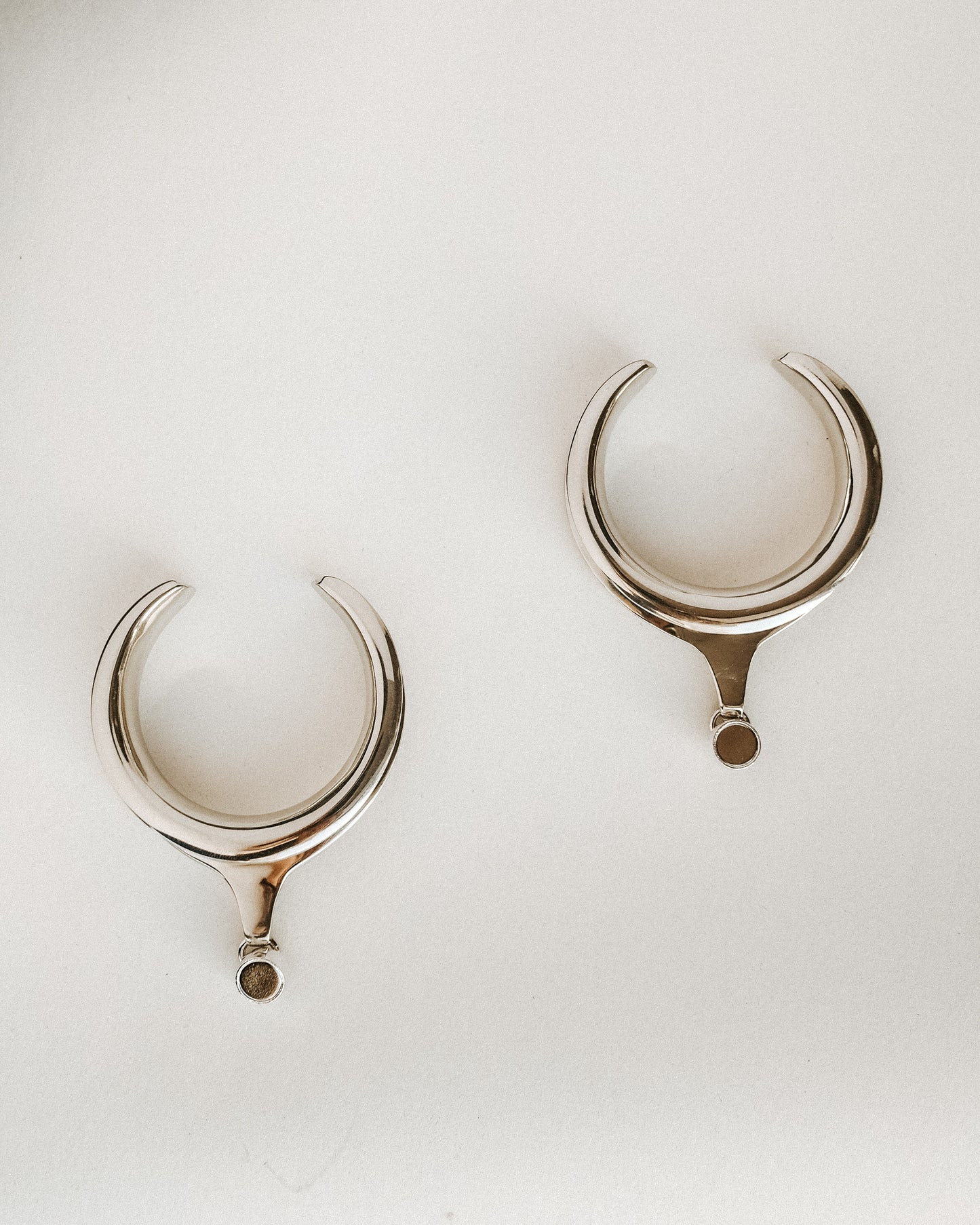 Magnetic White Brass Saddles